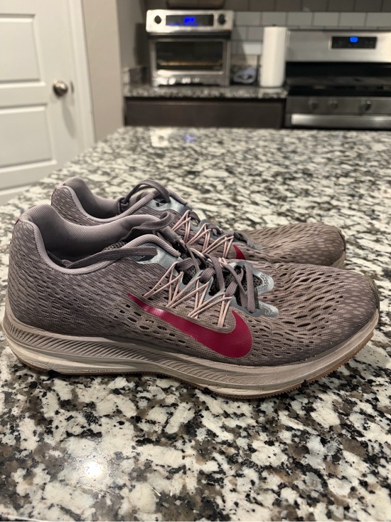 Nike Shoes - Nike Zoom Winflo 5